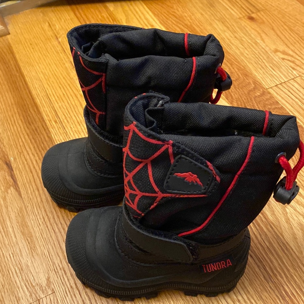 Toddle snow boots by Tundra size 7